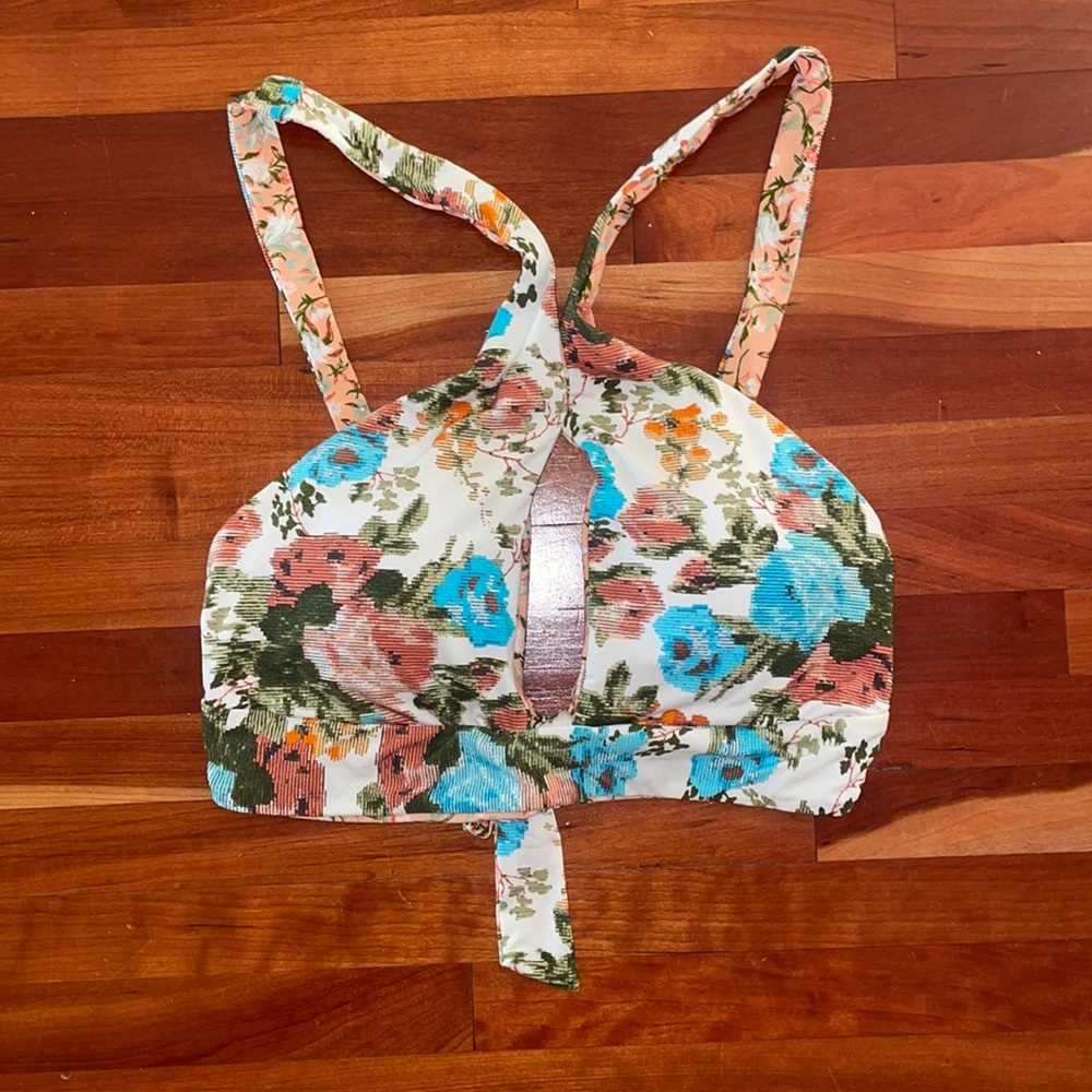 Soluna Swim Reversible Roses Halter Crisscross Bikini Top SZ L NWOT - Picture 4 of 6